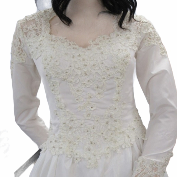 Vintage Wedding Gown Size 8 - Picture 5 of 8